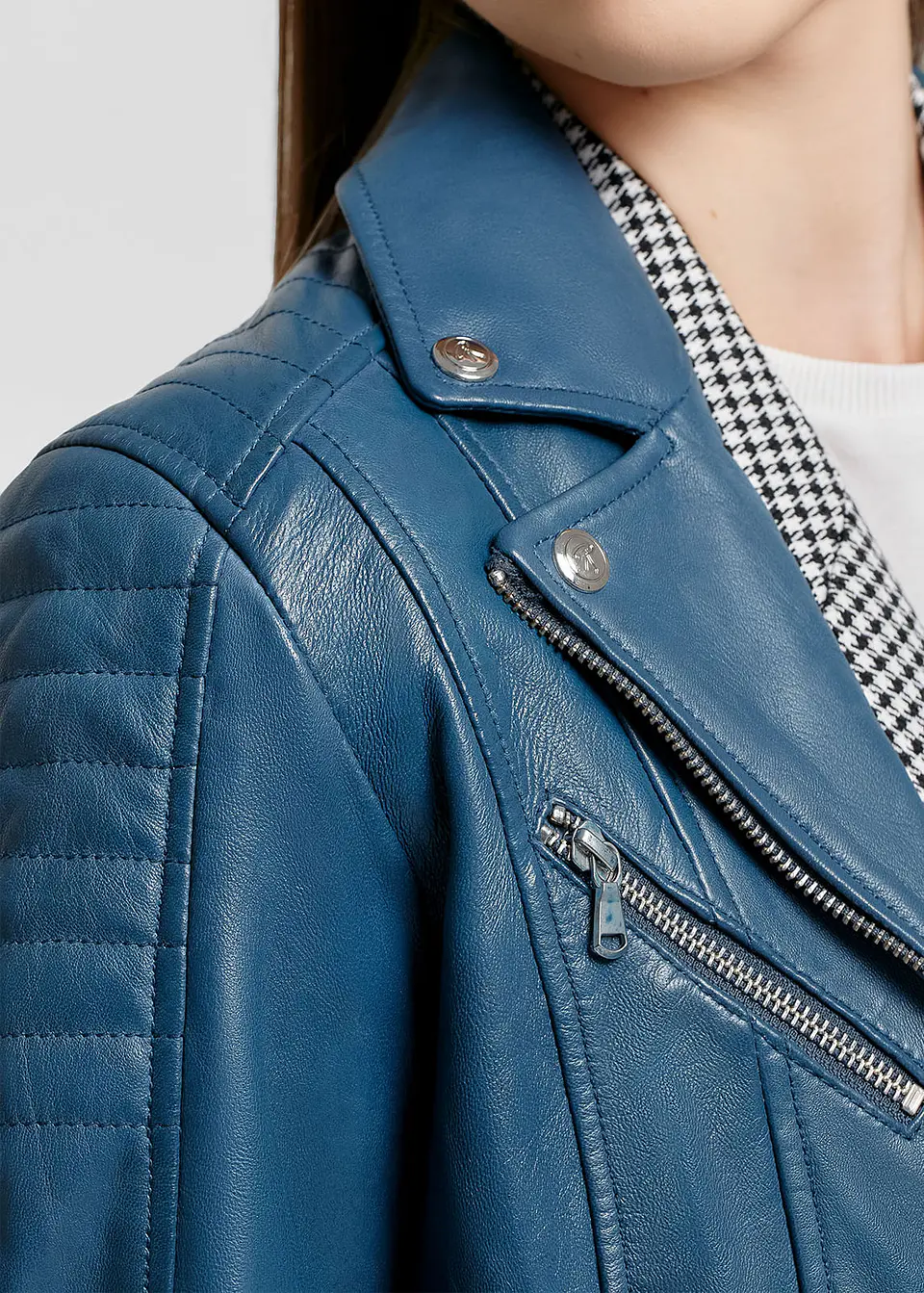 Casaca Estilo Biker En Cuero Color Entero 45