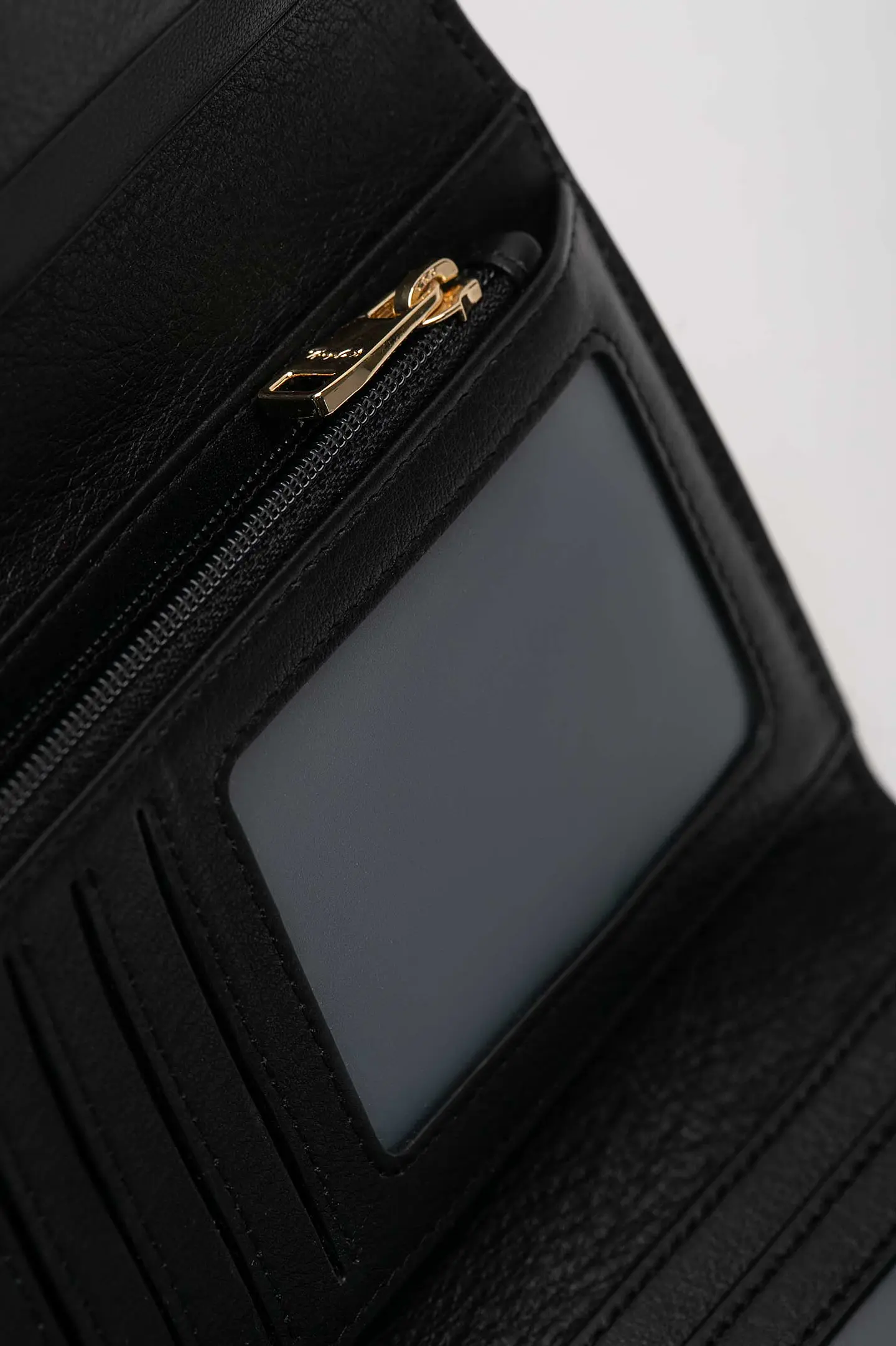 Billetera Cuero Soft Touch Midi 22