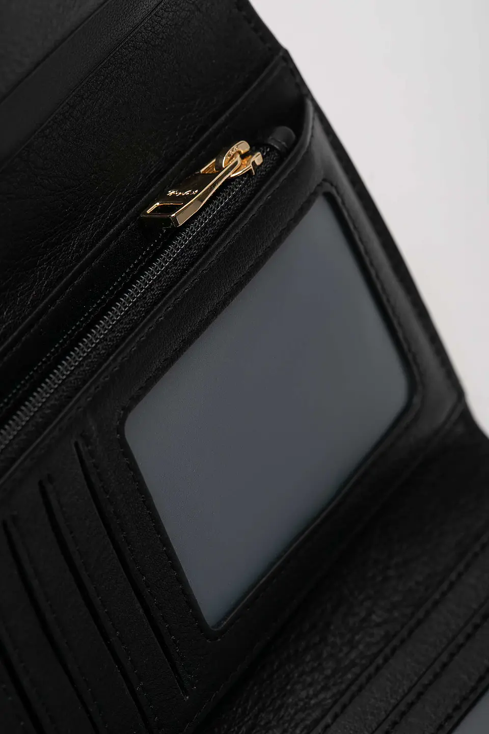 Billetera Cuero Soft Touch Midi 22