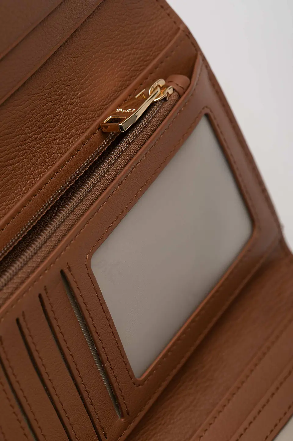 Billetera Cuero Soft Touch Midi 27