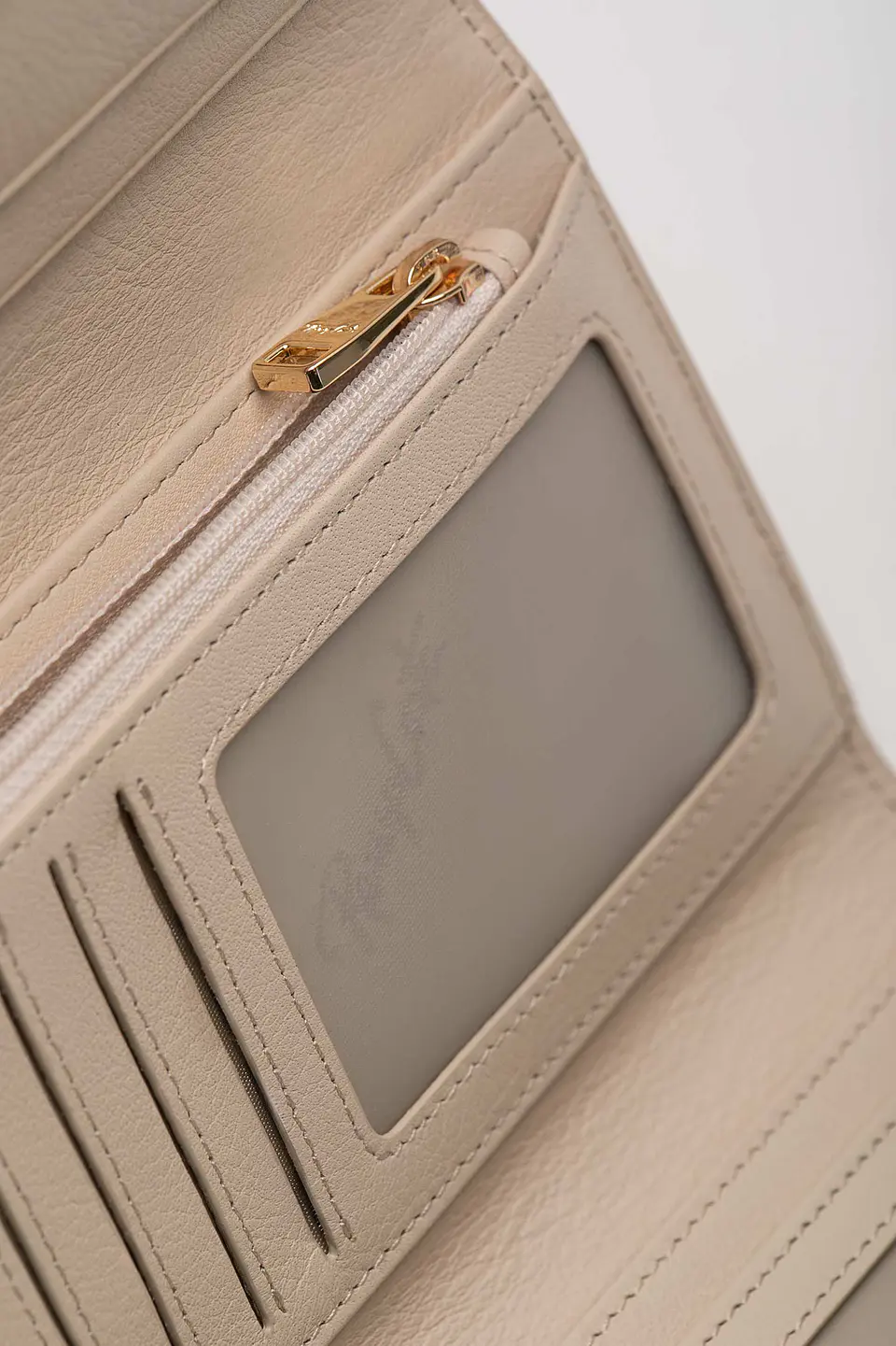 Billetera Cuero Soft Touch Midi 32