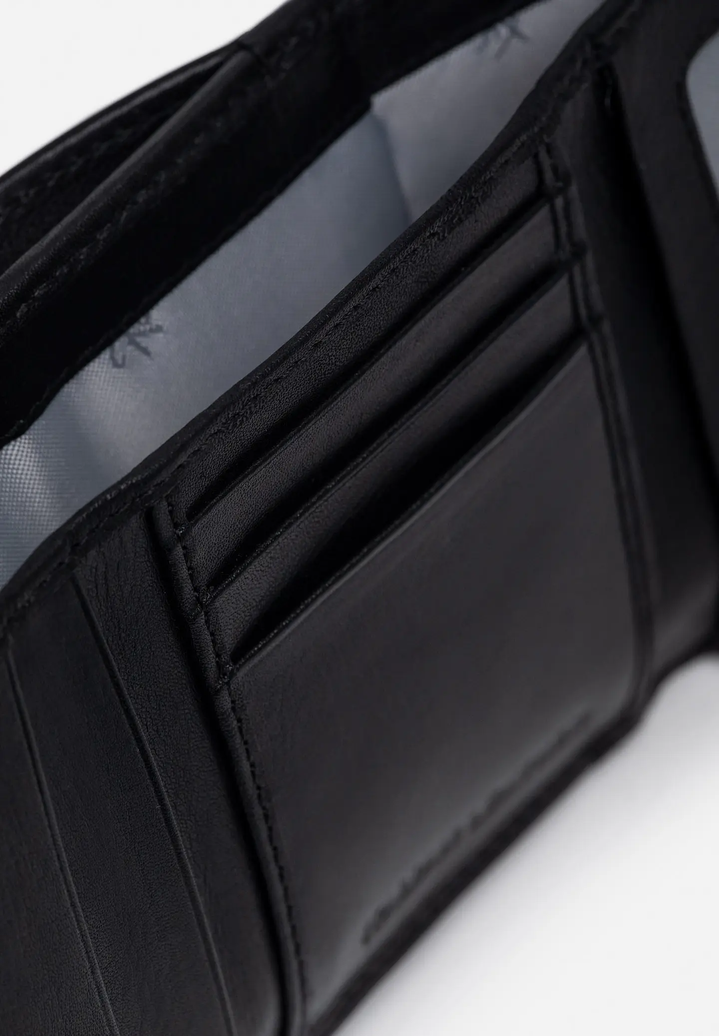 Billetera Cuero Aura Soft Mini 16