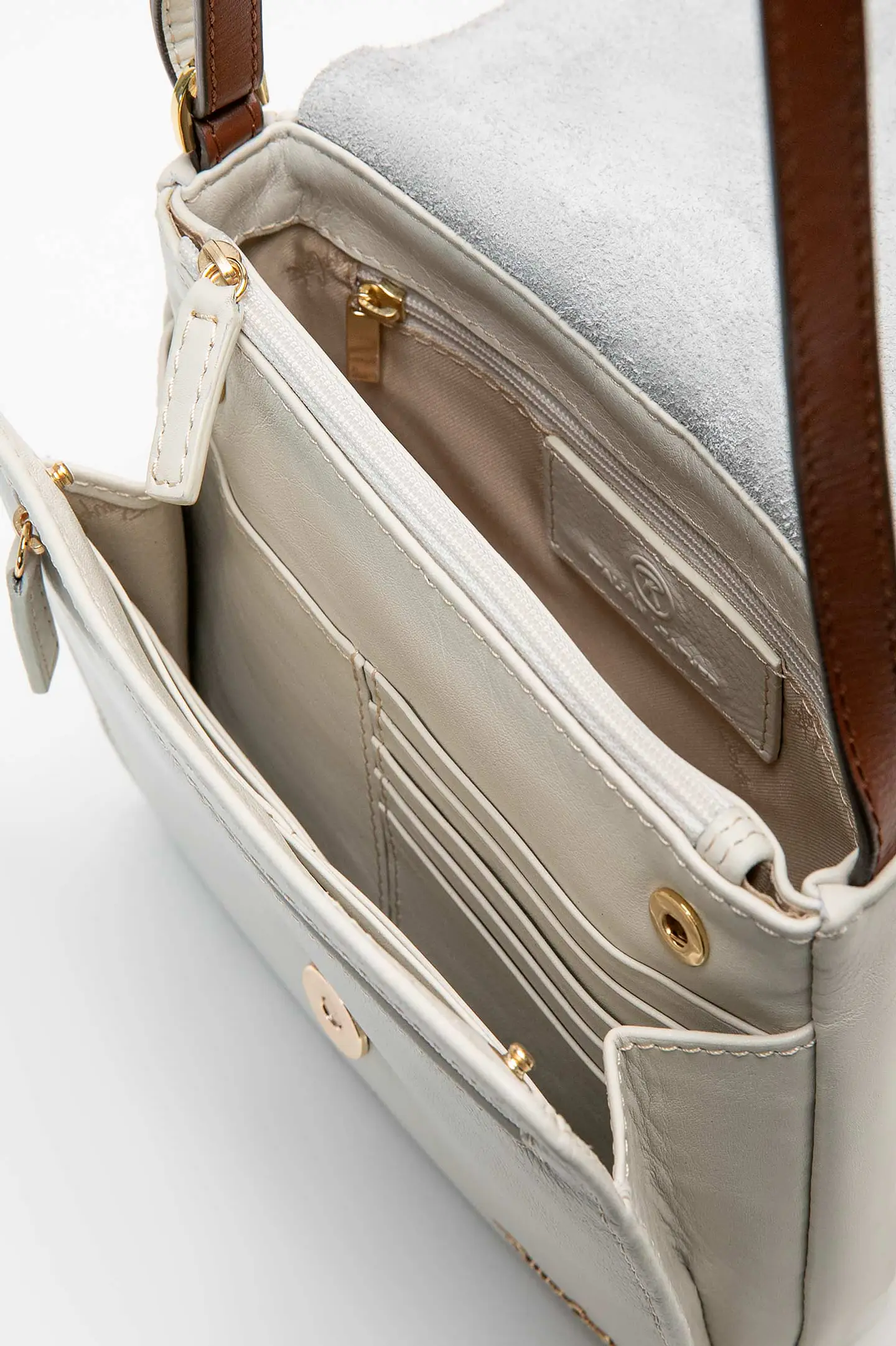 Morral De Cuero Duo Charm 16