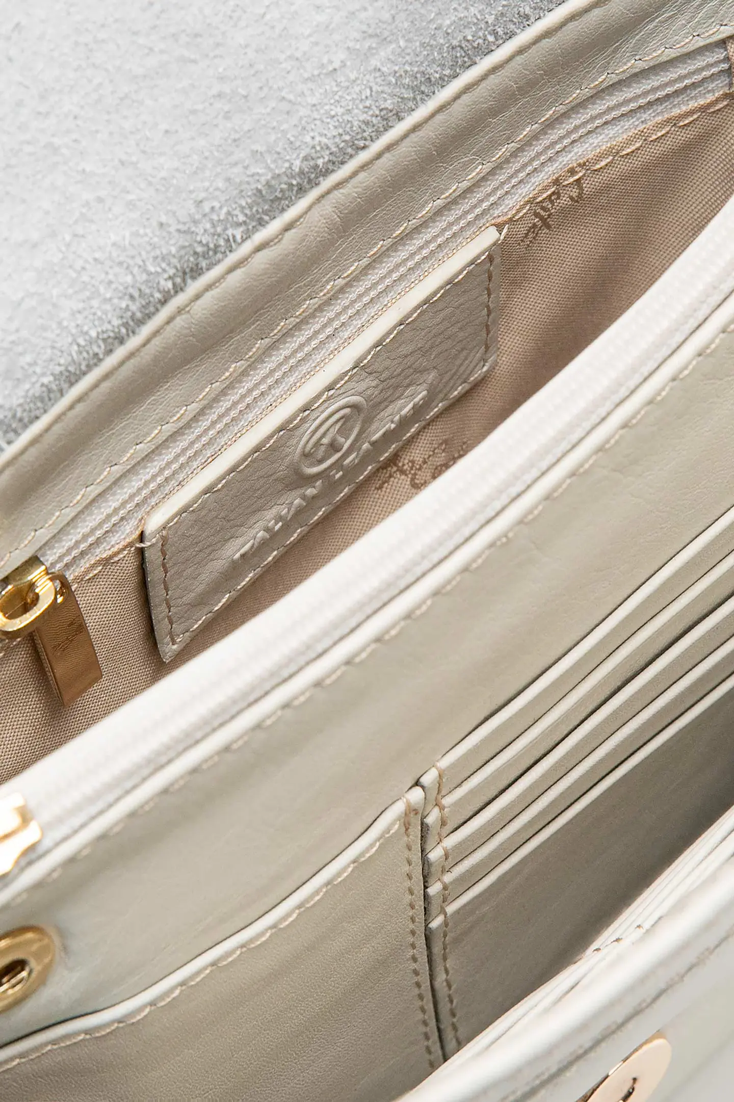 Morral De Cuero Duo Charm 20