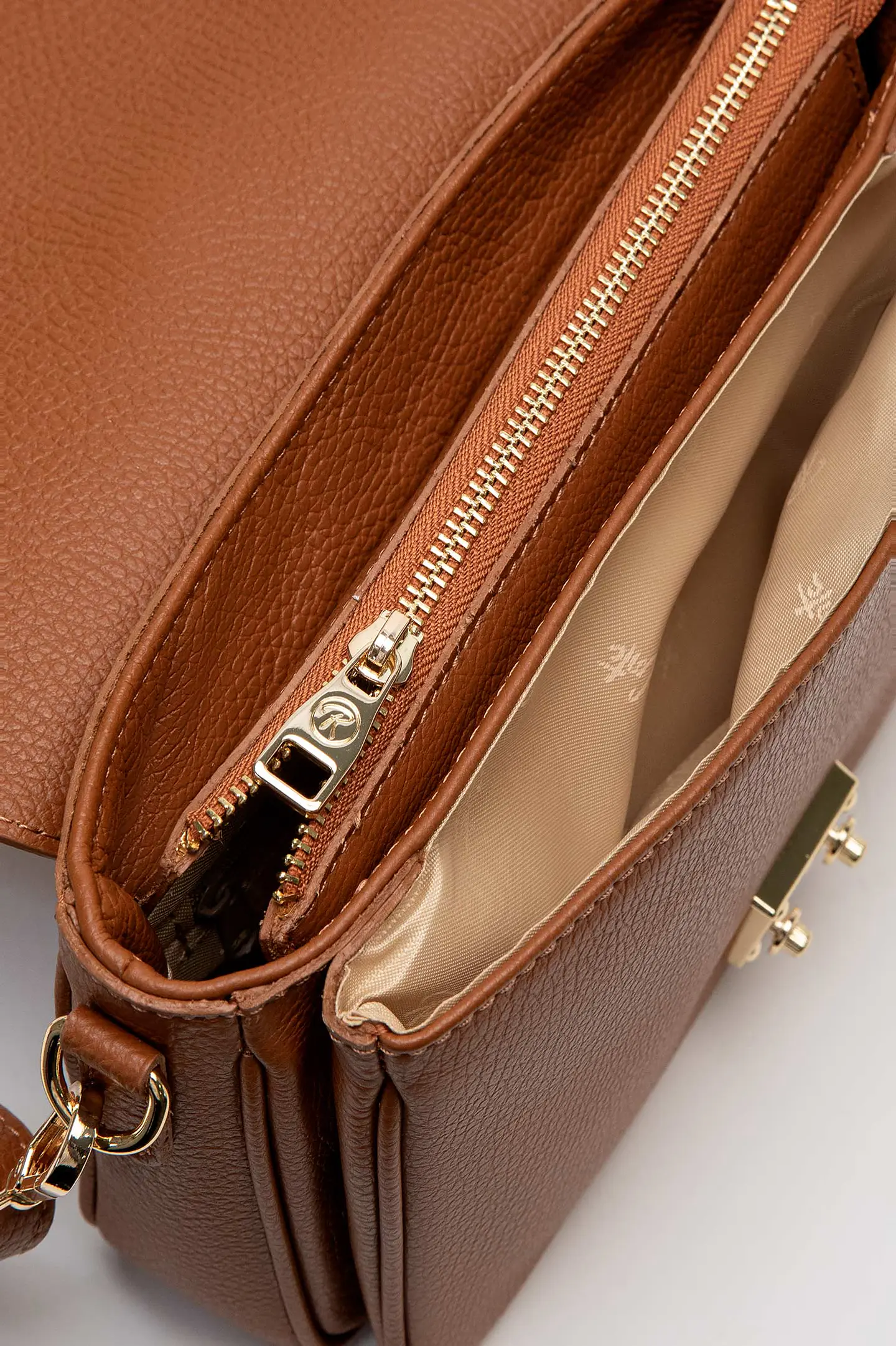 Cartera Cuero Lock Muse 16