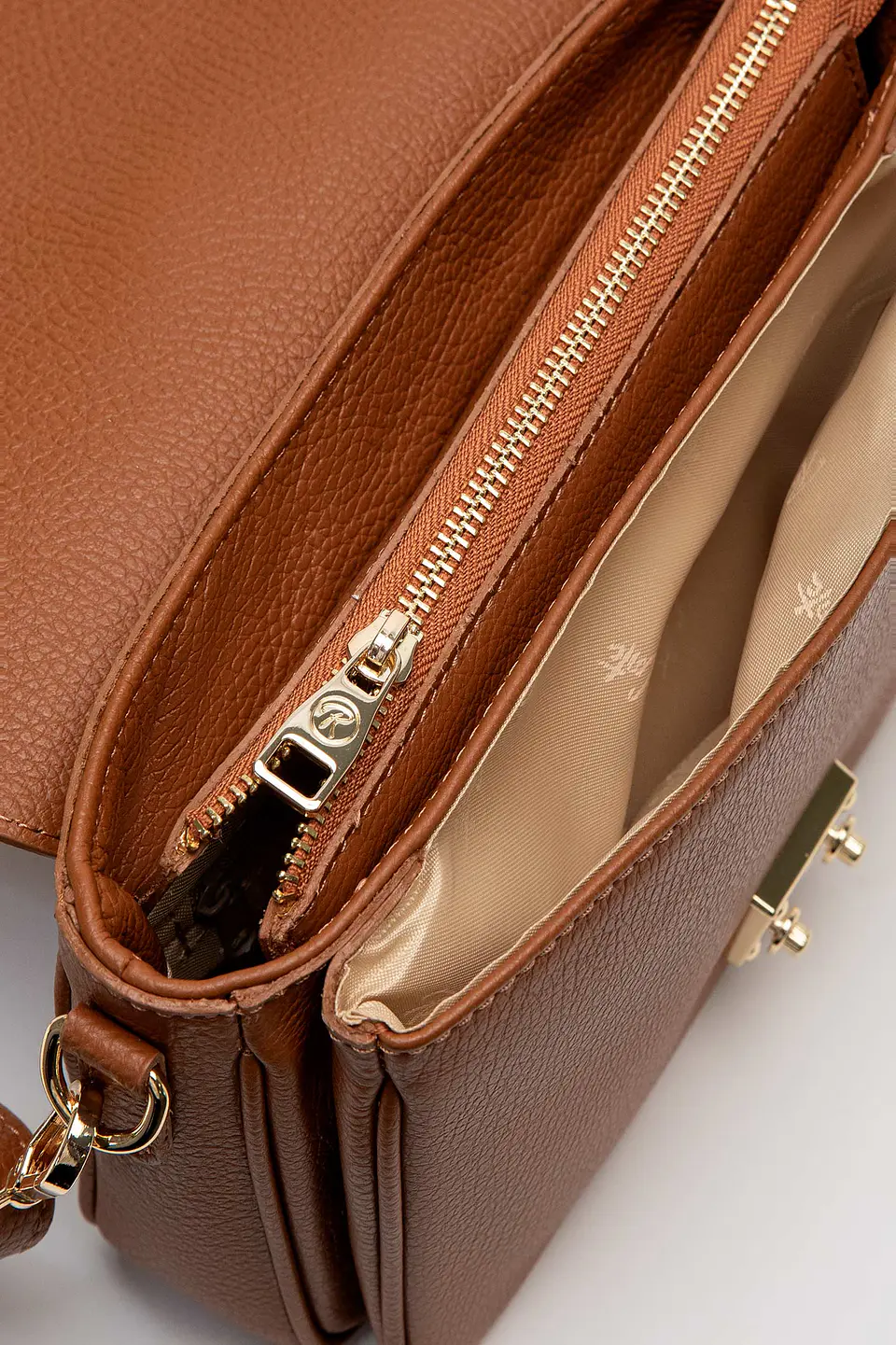 Cartera Cuero Lock Muse 16