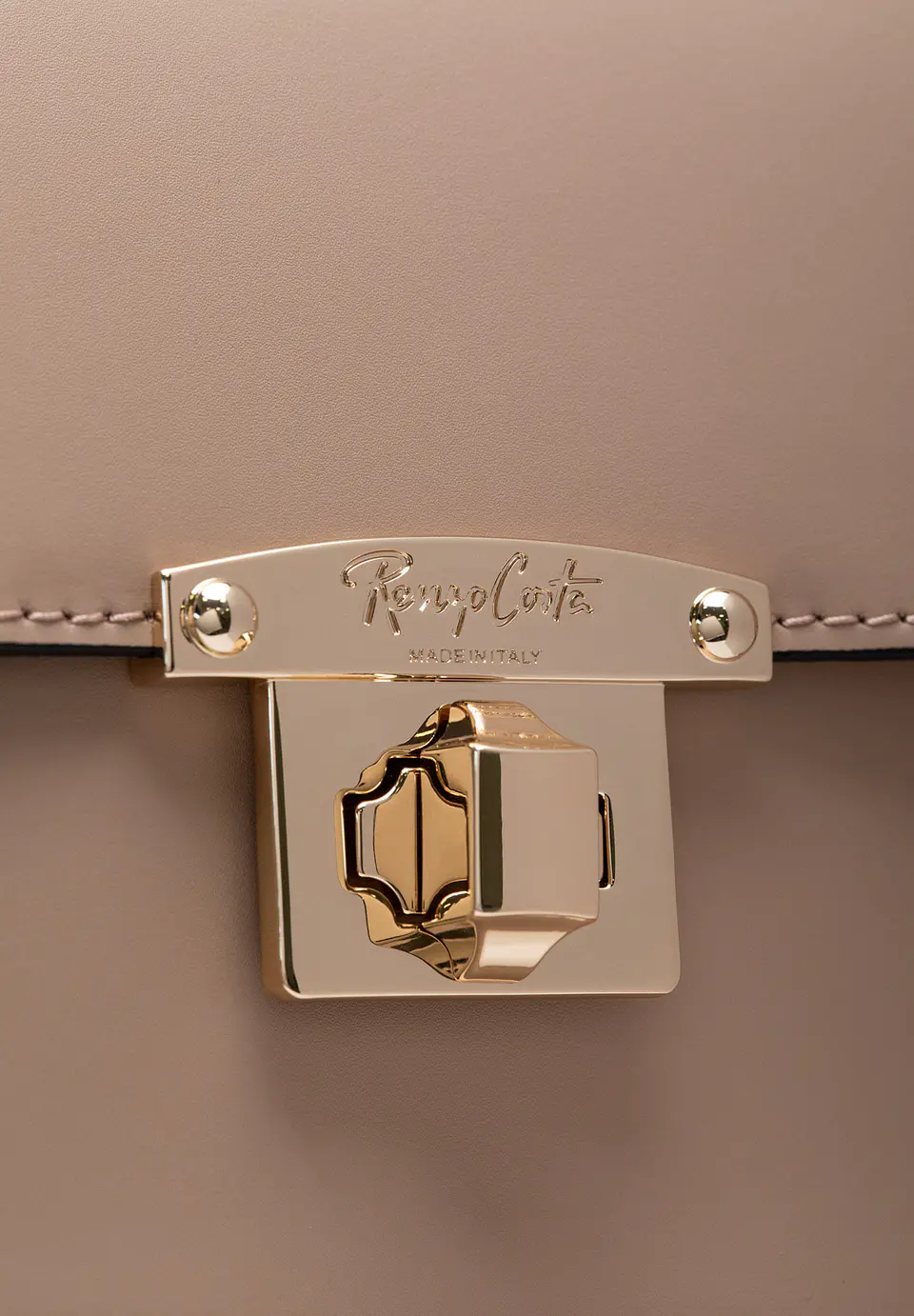 Cartera Cuero Kiara 24