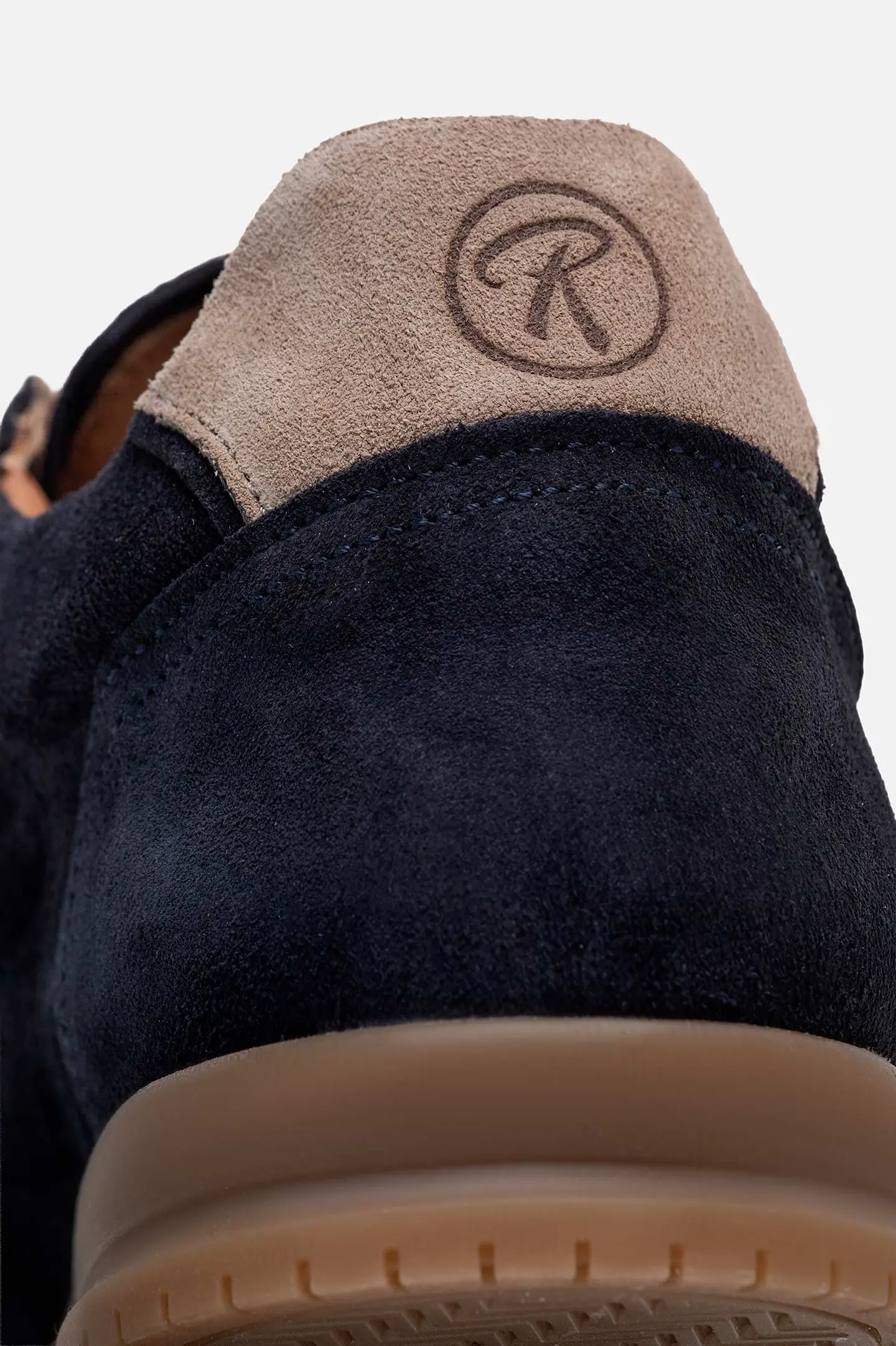 Sneakers Cuero Suede 82