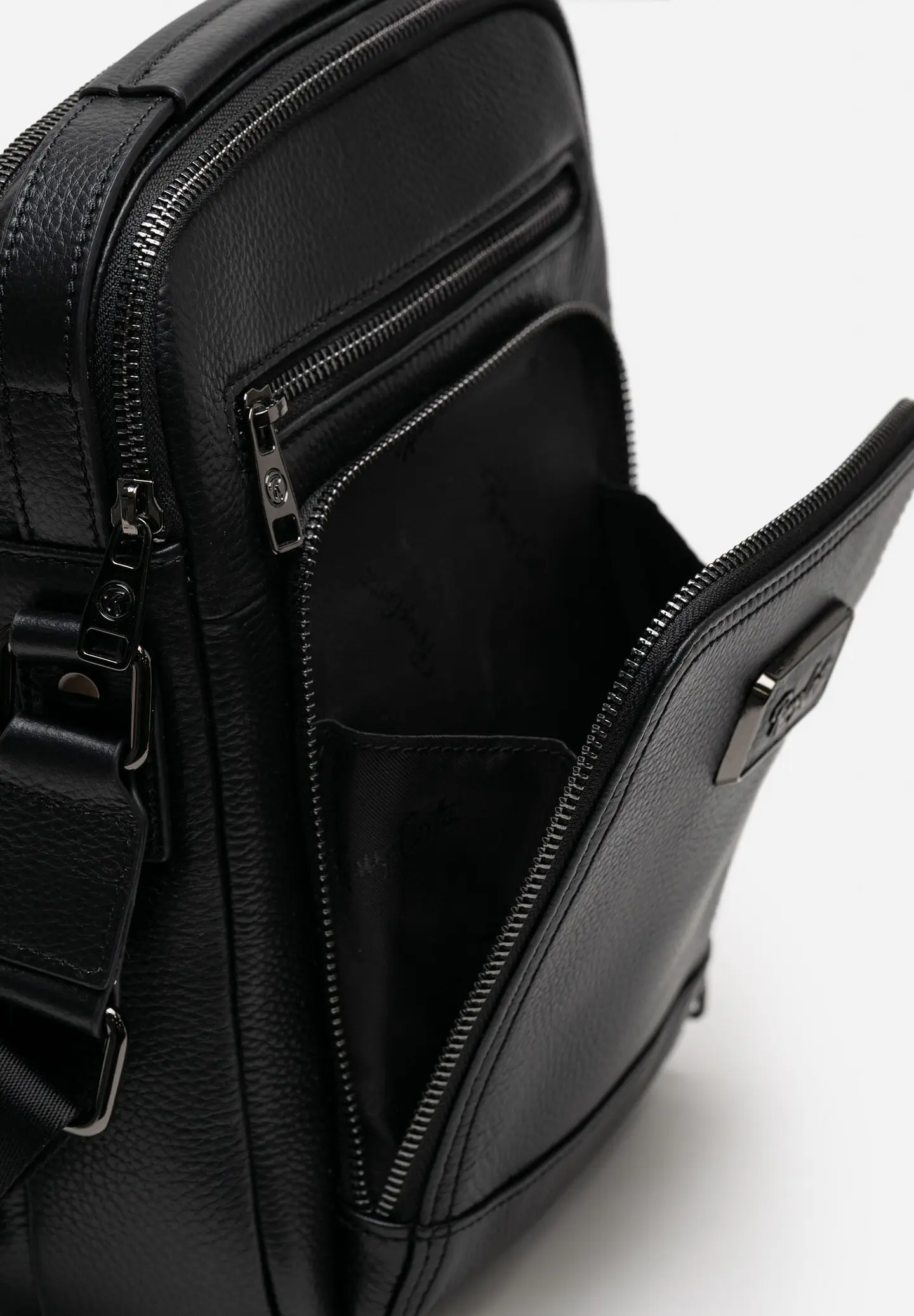 Morral Cuero Urban Tech 10