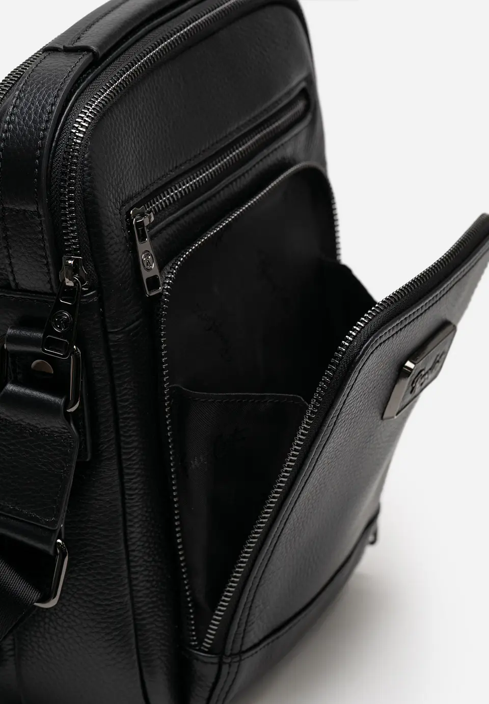 Morral Cuero Urban Tech 10
