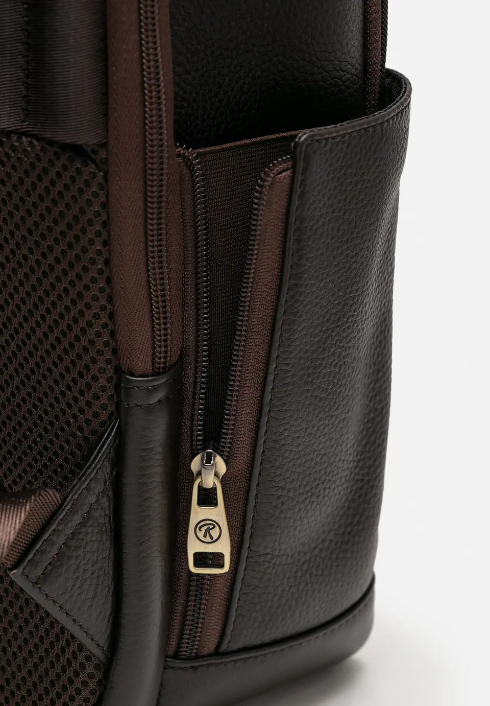 Mochila Cuero Urban Tech Pro 11