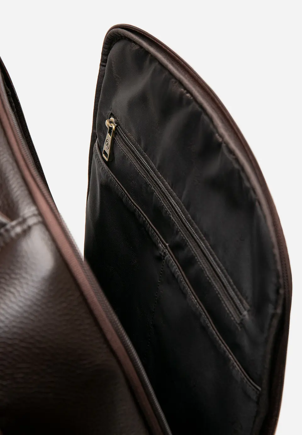 Mochila Cuero Urban Tech Pro 15
