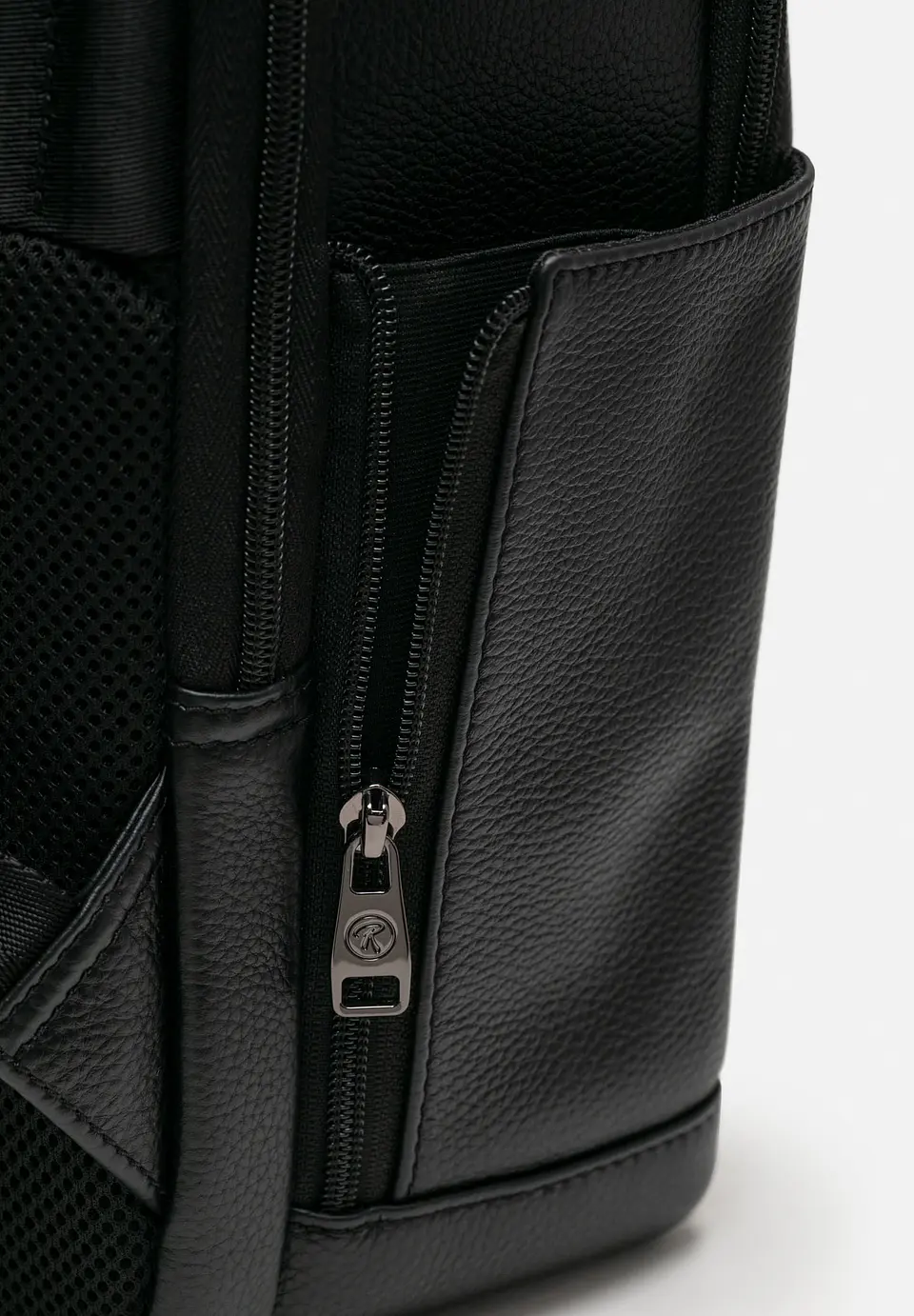 Mochila Cuero Urban Tech Pro 16