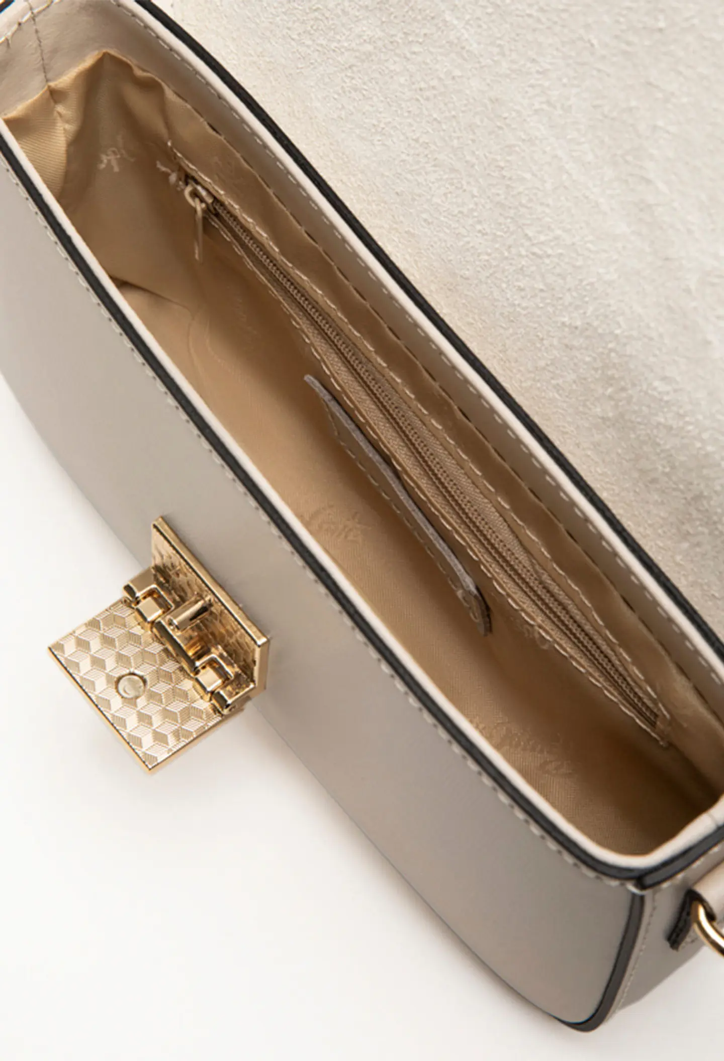 Cartera Cuero Studio Baguette 17