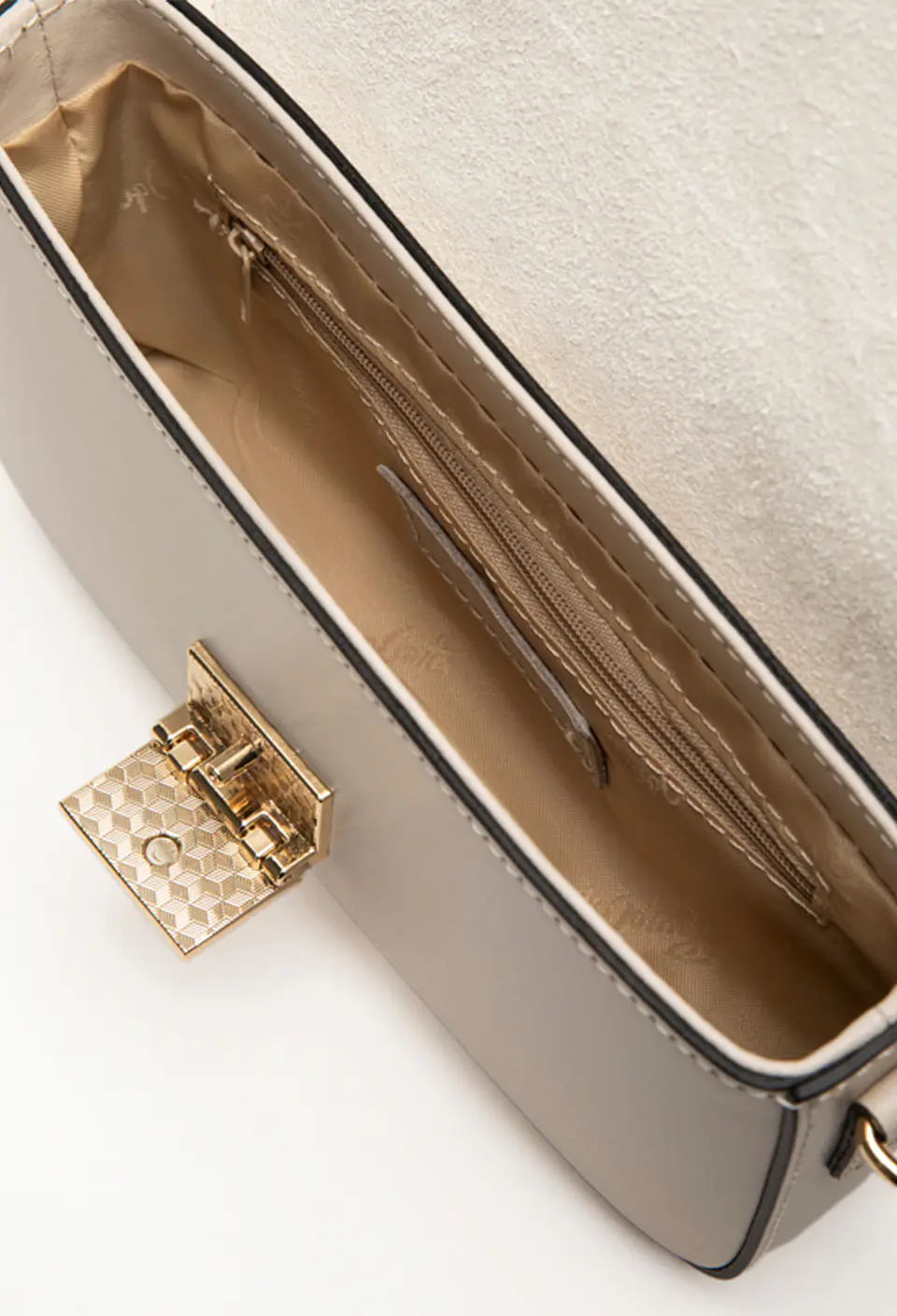 Cartera Cuero Studio Baguette 17