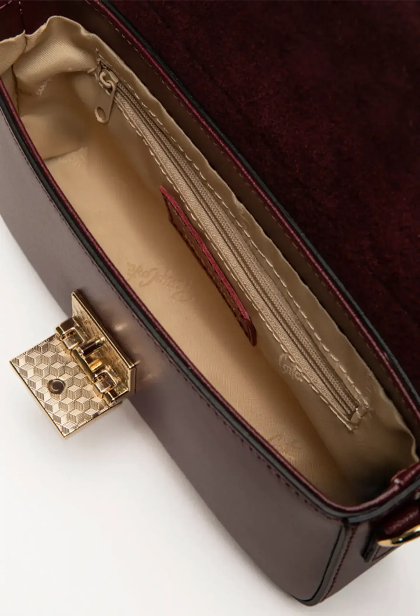 Cartera Cuero Studio Baguette 19