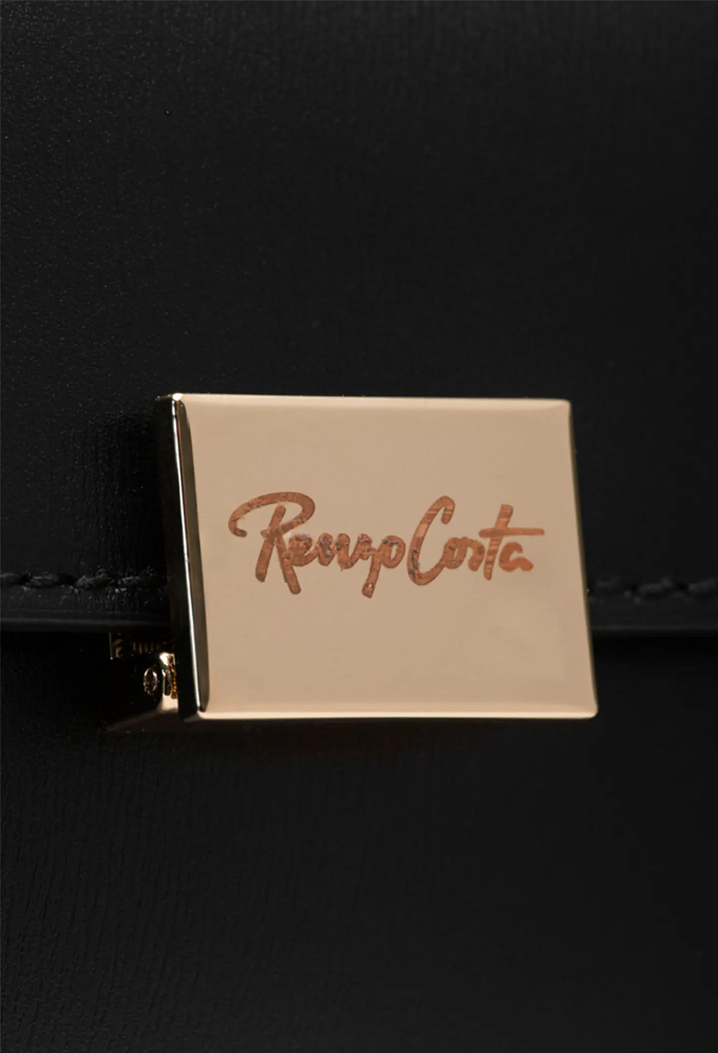 Cartera Cuero Studio Baguette 25
