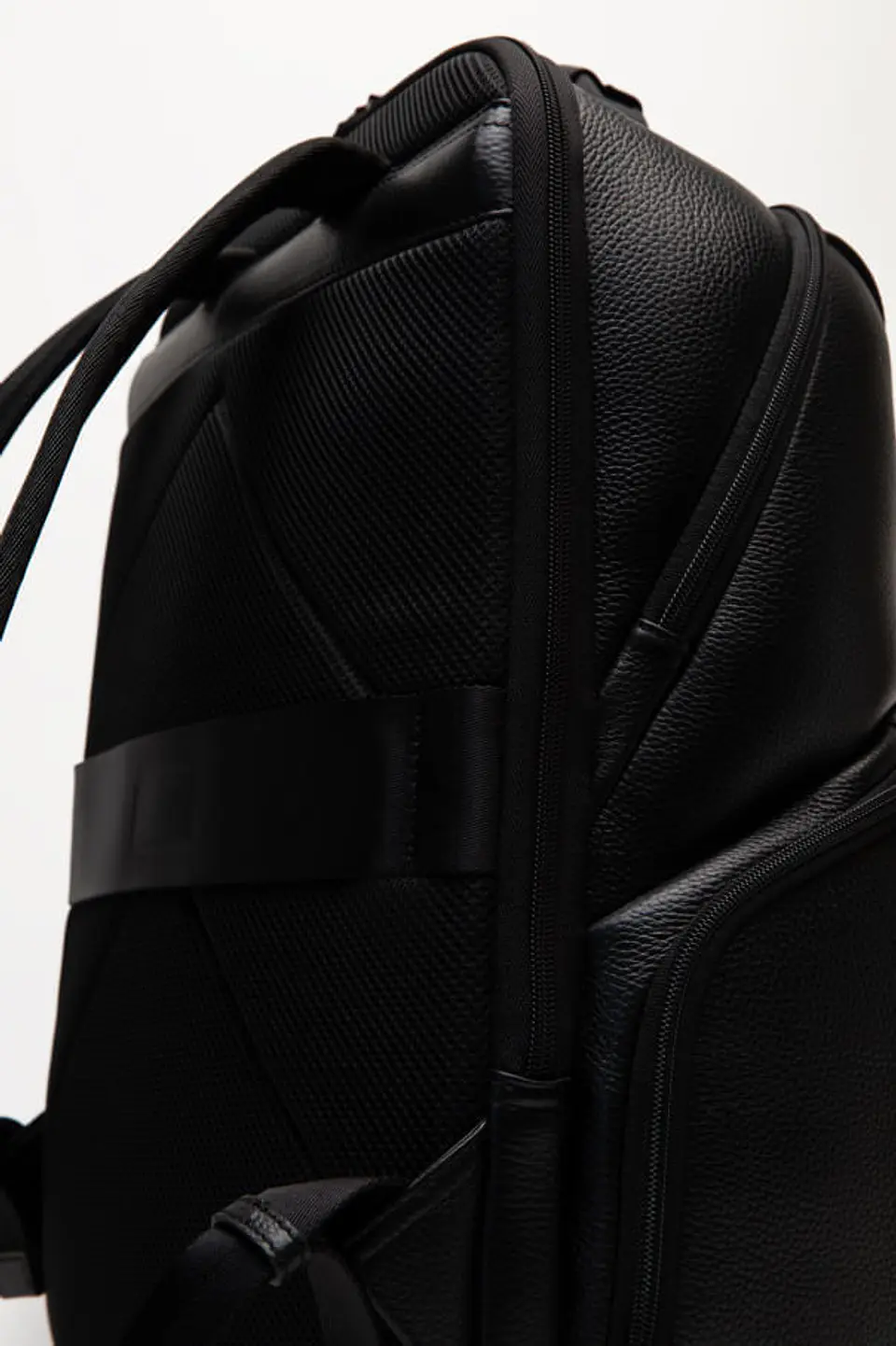 Mochila Cuero Urban Tech 17