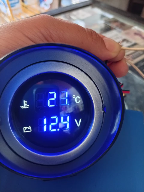 Reloj de temperatura de agua y volts