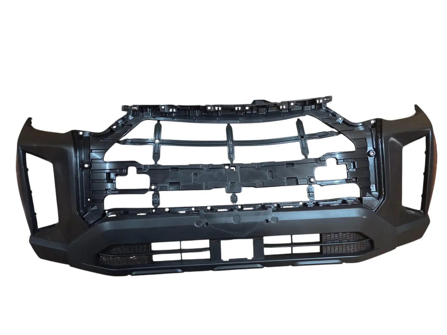 PARACHOQUE SSANGYONG MUSSO 19-25 DELANTERO  1