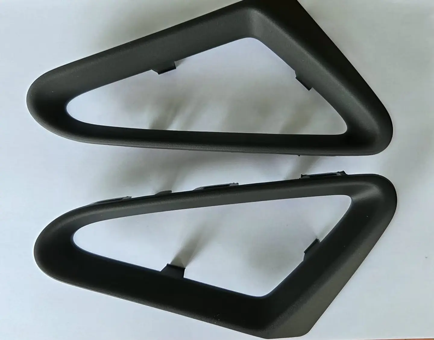 BISEL MICA DE REFLECTANTE  TRASERO CHEVROLET SAIL 2024-2025 RH 1