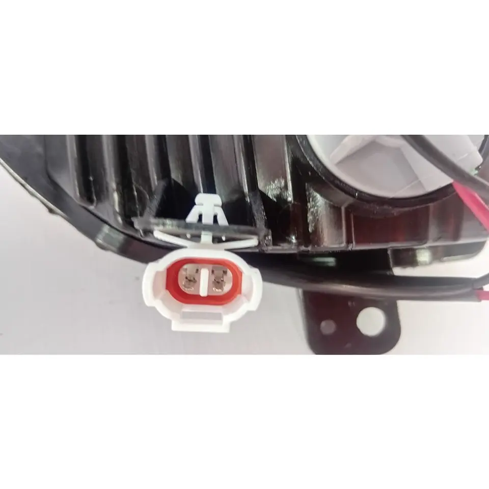Neblinero Trasero Derecho (Rh) Blanco Para Great Wall C10 C20 3
