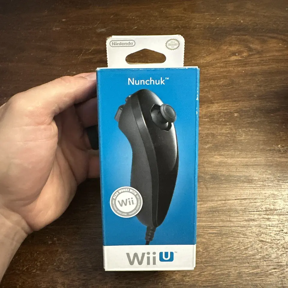 Nunchuck en caja negro 1