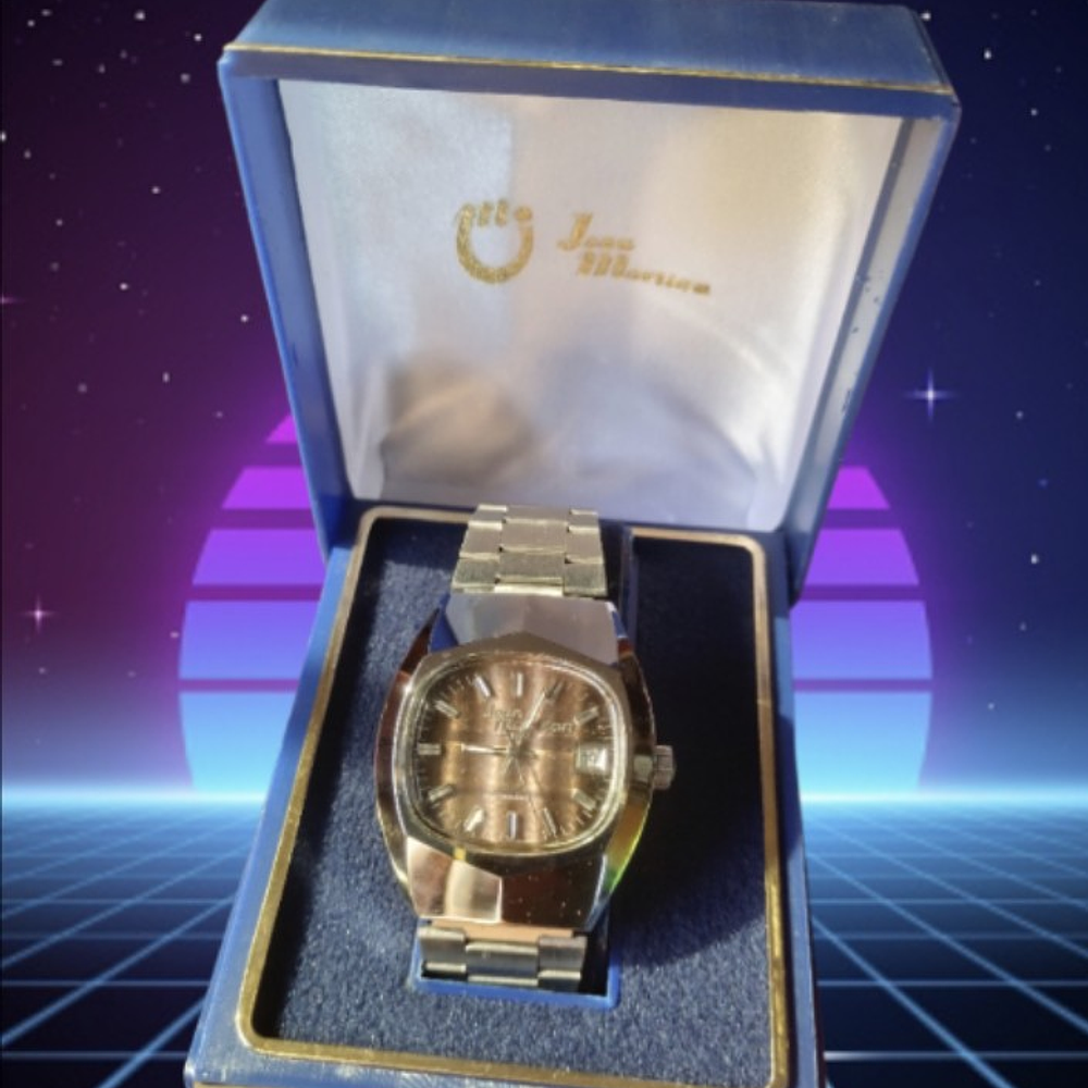 Jean Marttan acero esfera color Mostaza Nuevo sin uso ochentero con su caja original.