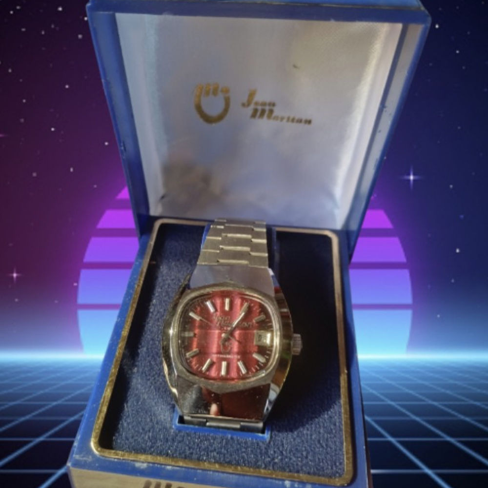 Jean Marttan acero esfera color rojo sandia Nuevo sin uso ochentero con su caja original.