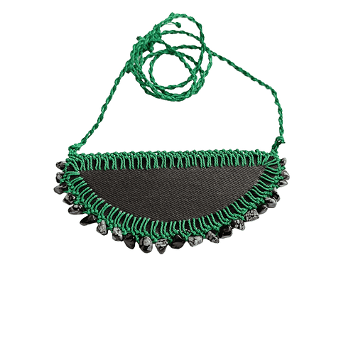 Collar Jeans bordado con piedra Obsidiana nevada - Diseño único hecho a mano