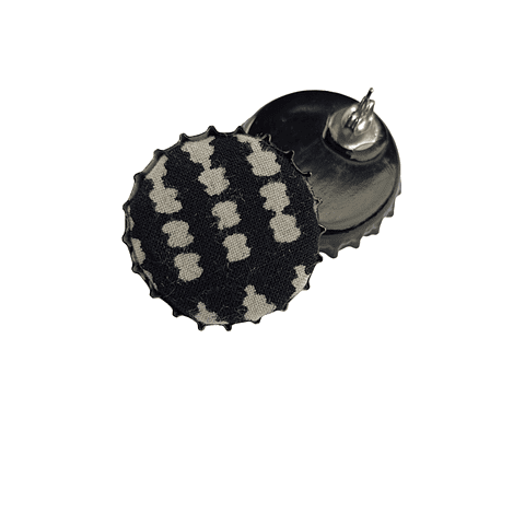 Aros diseño único hecho a mano - Tapitas metálicas con telas