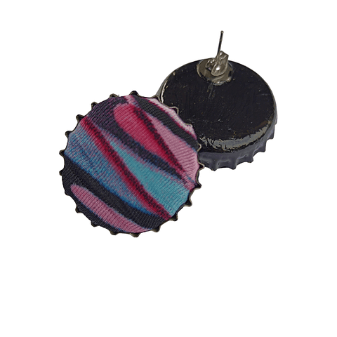 Aros diseño único hecho a mano. Tapitas metálicas con telas - 035