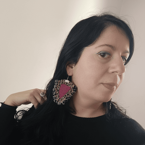 Aros Jeans burdeo y tela bordada - Diseño único hecho a mano