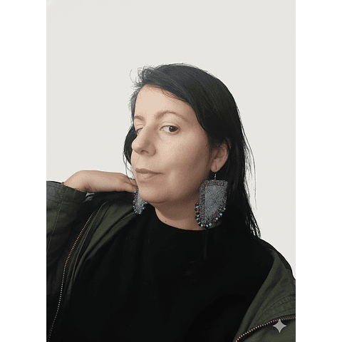 Aros de jeans bordado mostacillón - Diseño único hecho a mano.