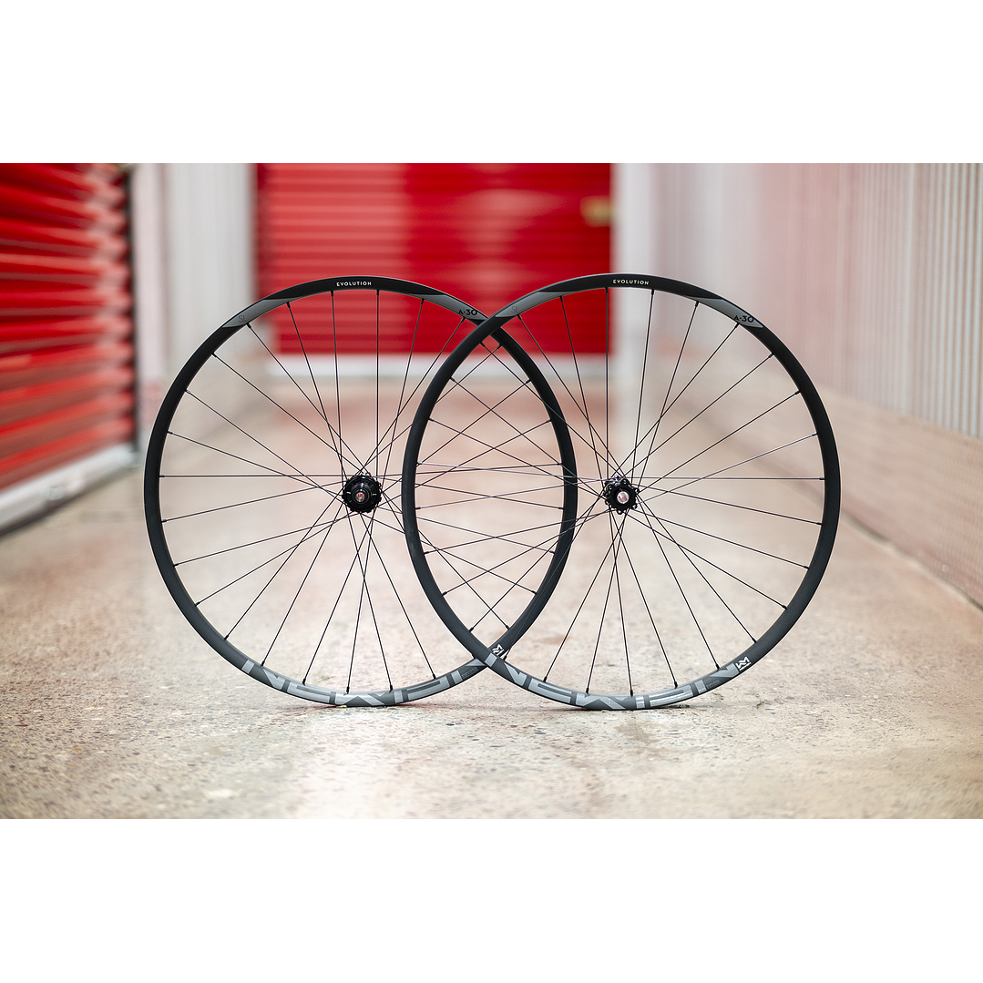 NEWMEN Set Ruedas Evolution SL A.30 6Bolt 28h FADE (Open box) 1