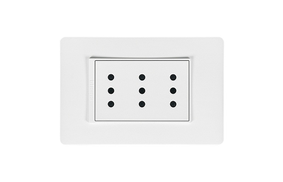 Enchufe Triple embutido 10A Luzica Bticino Pu1313 1