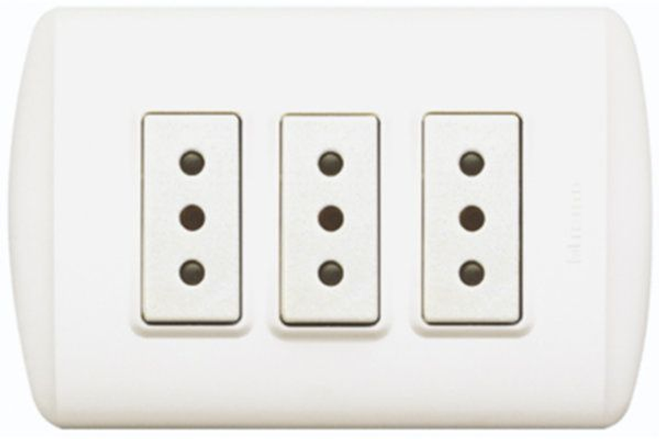 Enchufe Embutido Triple 10amp Puenteado STANFORD 1