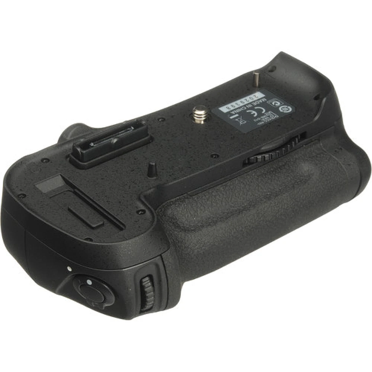 Nikon Grip MB-D12 multi battery Power Pack 1