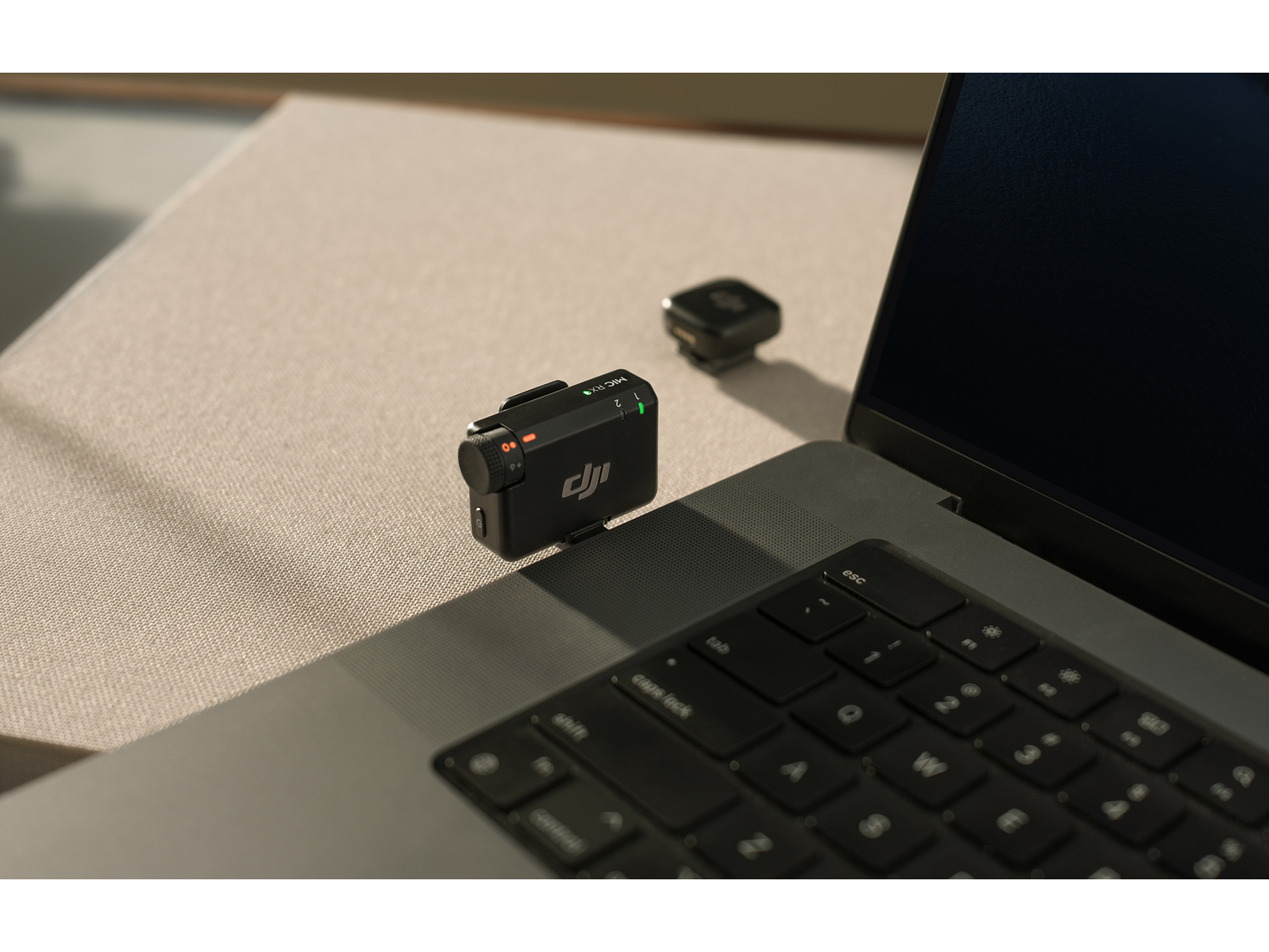 DJI Mic Mini (2 TX + 1 RX + Charging Case)	 3