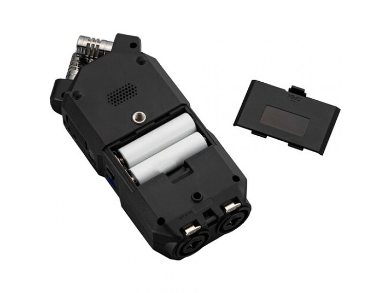 Zoom H4essential 4-Track 32-Bit Float Audio Recorder 4