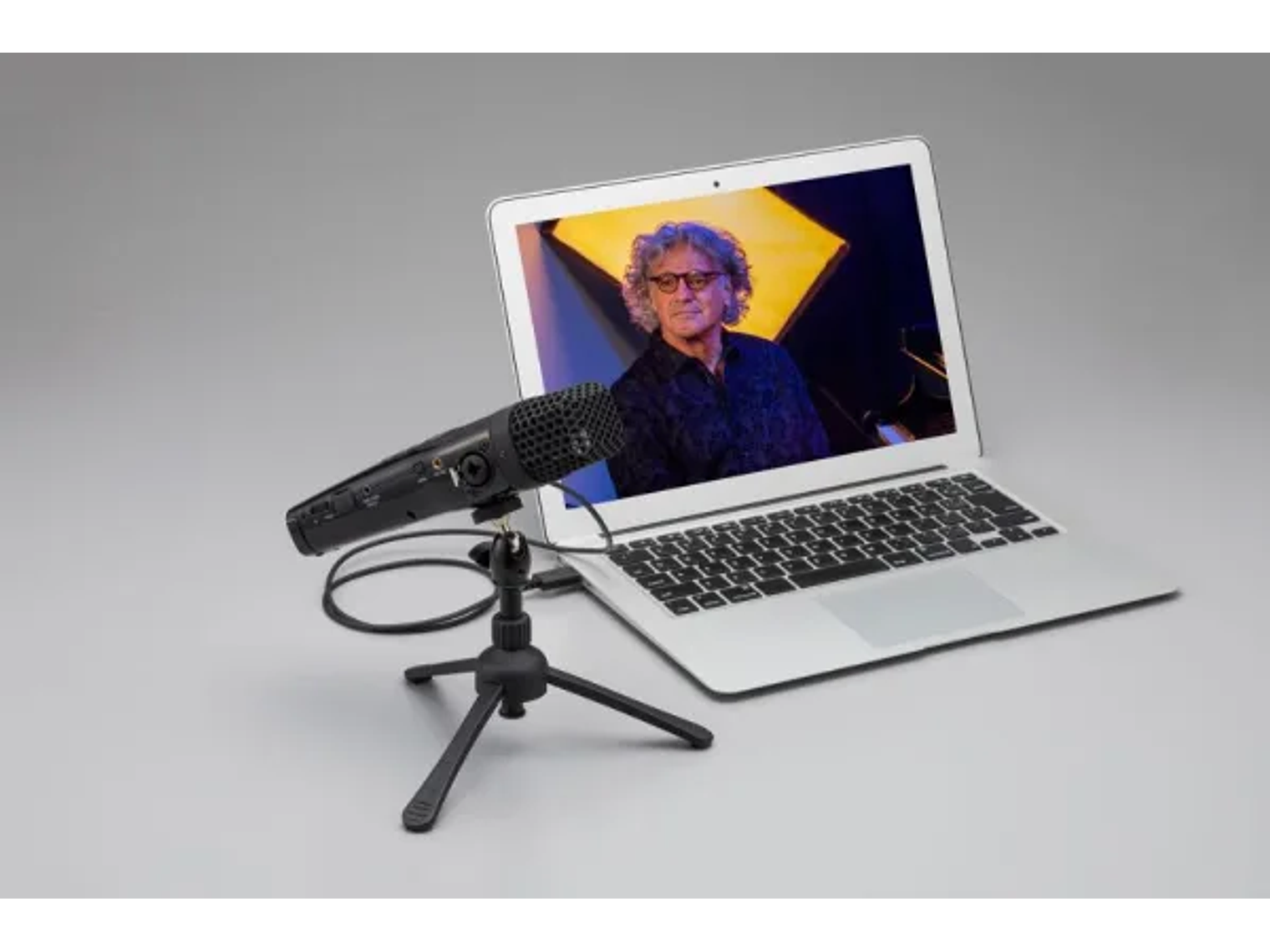 Zoom M4 Grabadora y Micrófono de Mano de 4 Canales 3