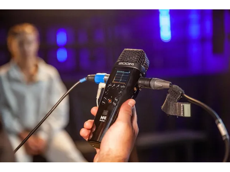 Zoom M4 Grabadora y Micrófono de Mano de 4 Canales 5