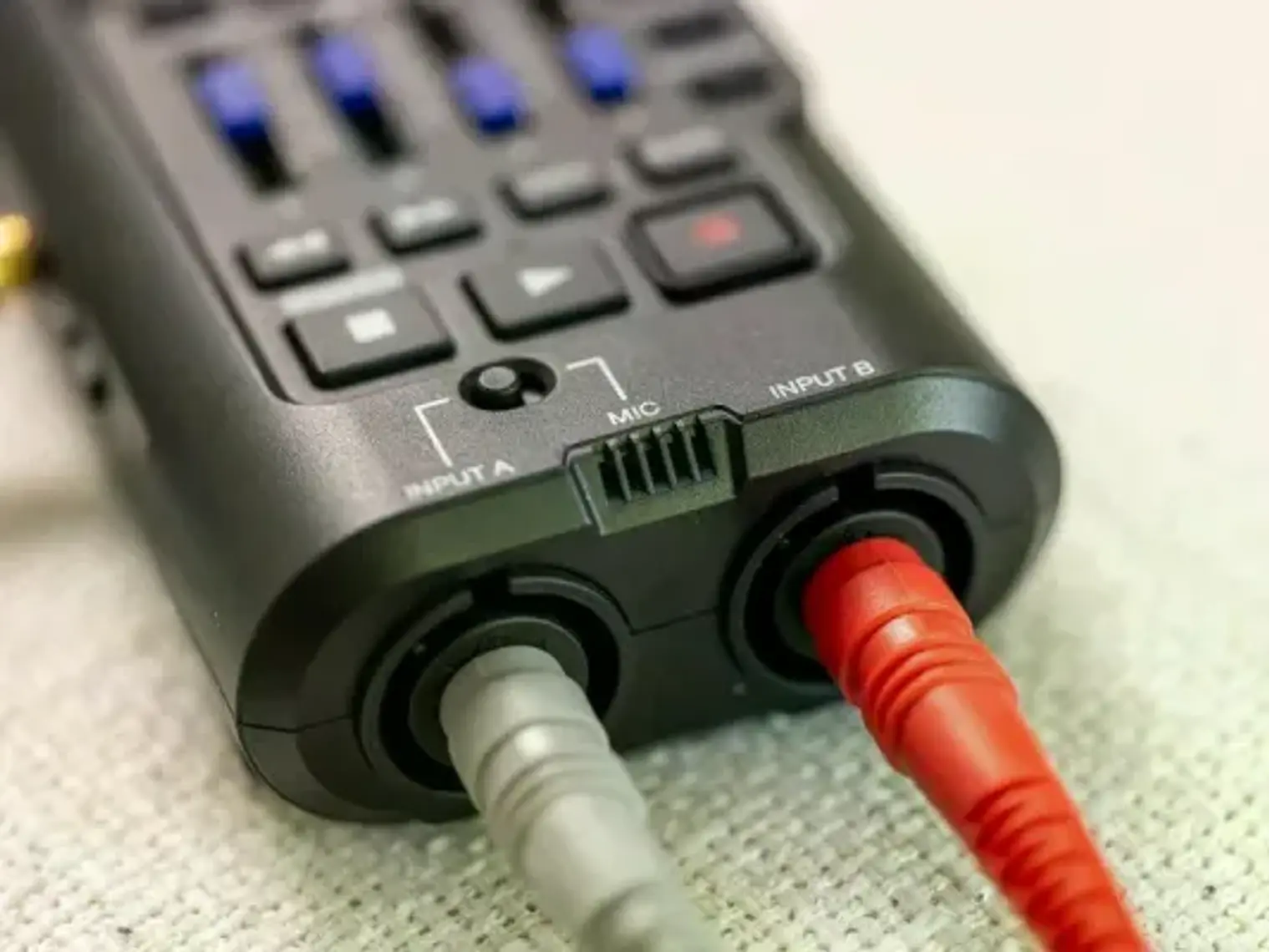 Zoom R4 Grabadora Multitrak 32bit Flotantes 2