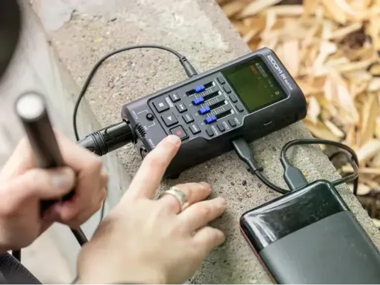 Zoom R4 Grabadora Multitrak 32bit Flotantes 3