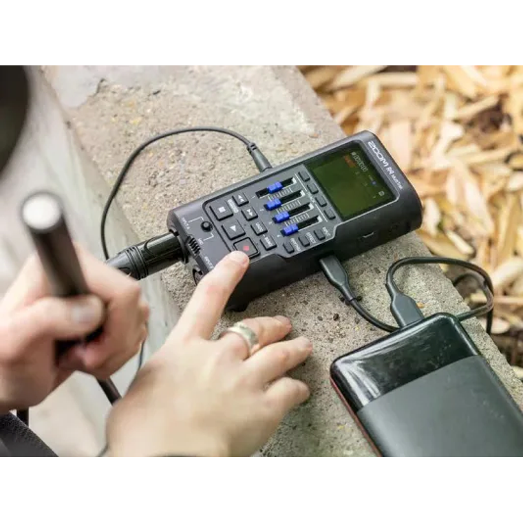 Zoom R4 Grabadora Multitrak 32bit Flotantes 3