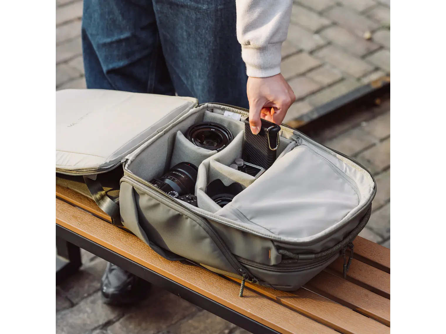 PGYTECH Mochila OneGo Lite 22L - Matte Black 8