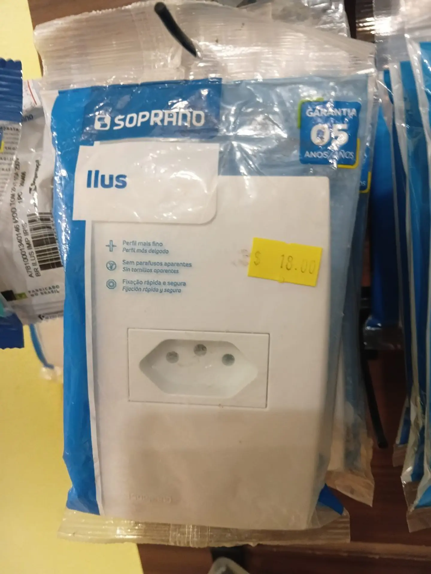 Tomada com placa 10A Soprano 1