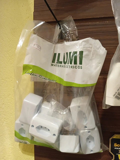 Tomada de sobrepor 10A Ilumi