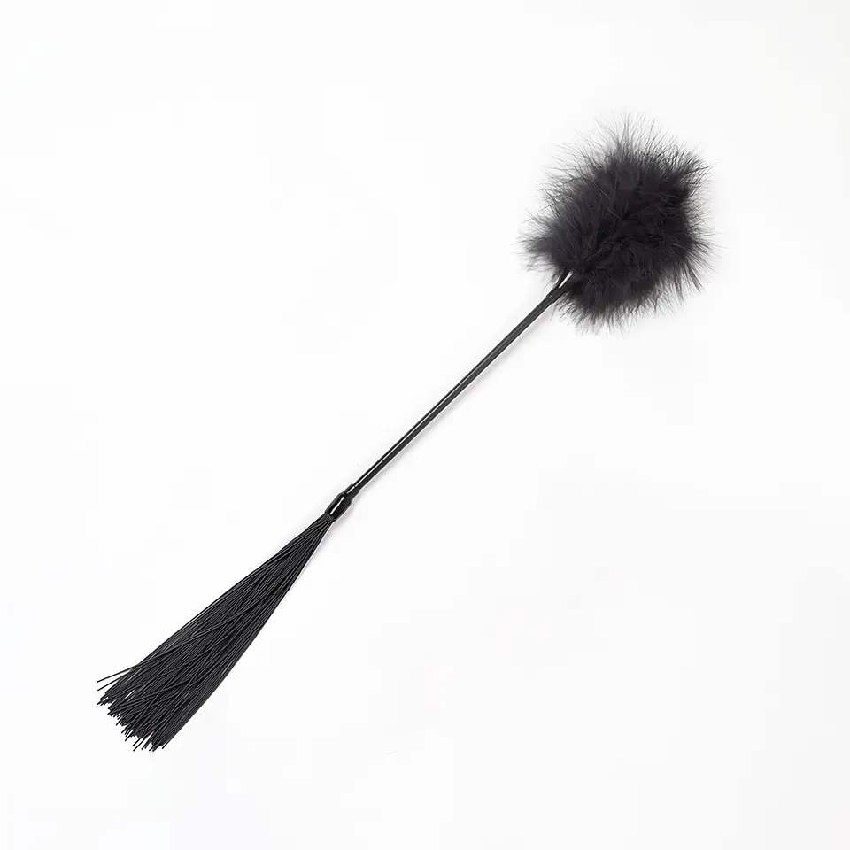 Espanador de Plumas e Chicote Preto Secret Play 4