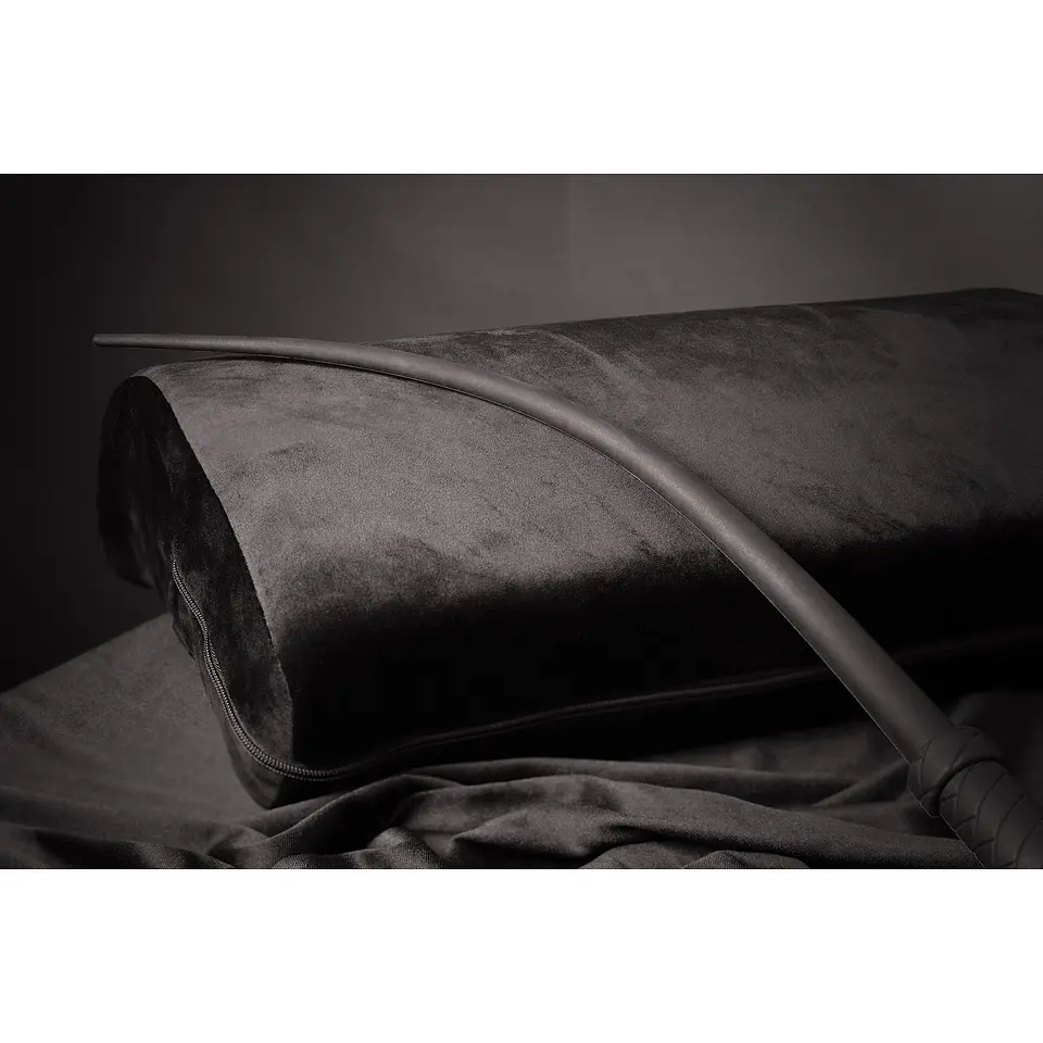 Chicote em Silicone Tail Whip Preto Ouch! 3